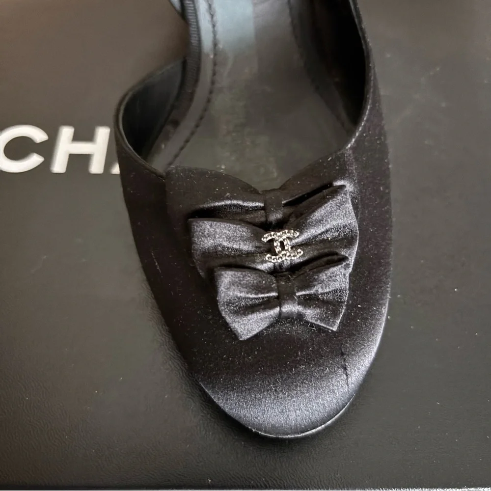 CHANEL Black Satin Black Bows & Crystal CC Jewel Slingback Sz 39 1/2 (8.5/9) EUC